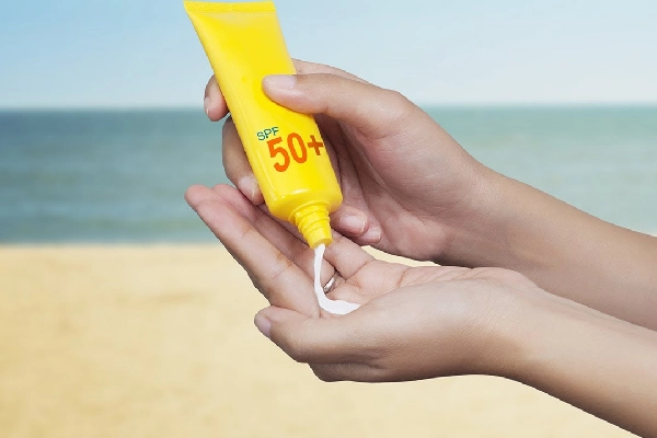 کرم ضد آفتاب SPF50+